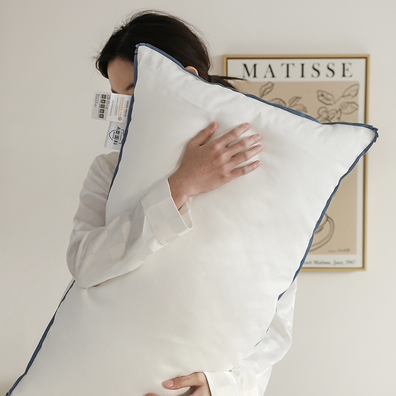 How Often Should Hotel Pillows Be Replaced and Why?(图1)