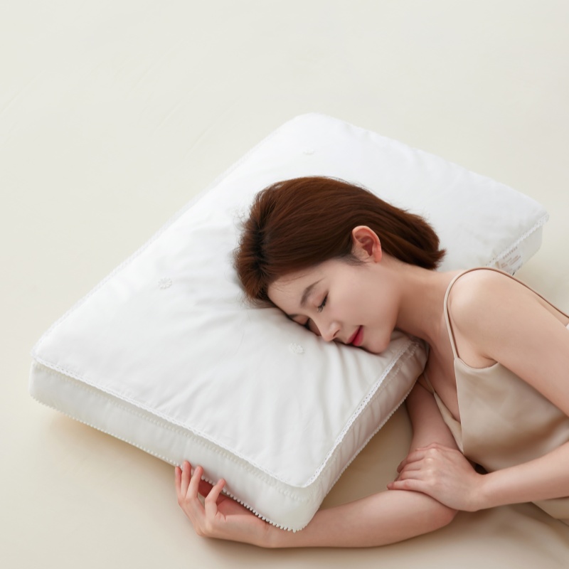 Eco-Friendly White Silk Pillow