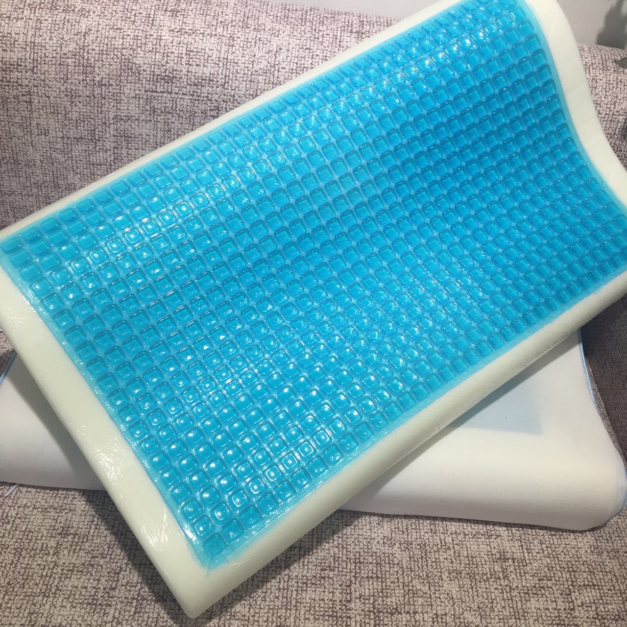 Cooling Gel Memory Foam Pillow