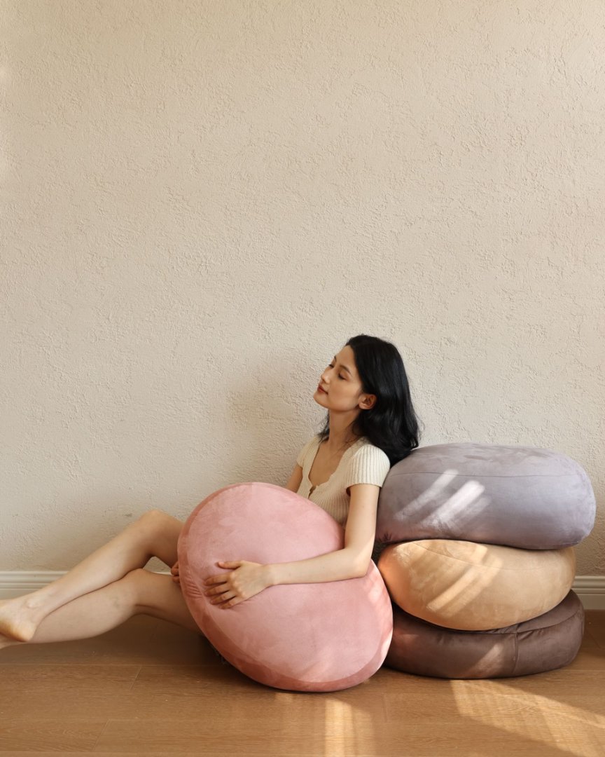 Cozy Marais Ultra-Soft Throw Pillow–Perfect for Autumn & Winter(图1) Cozy Marais Ultra-Soft Throw Pillow for Autumn & Winter(图1)